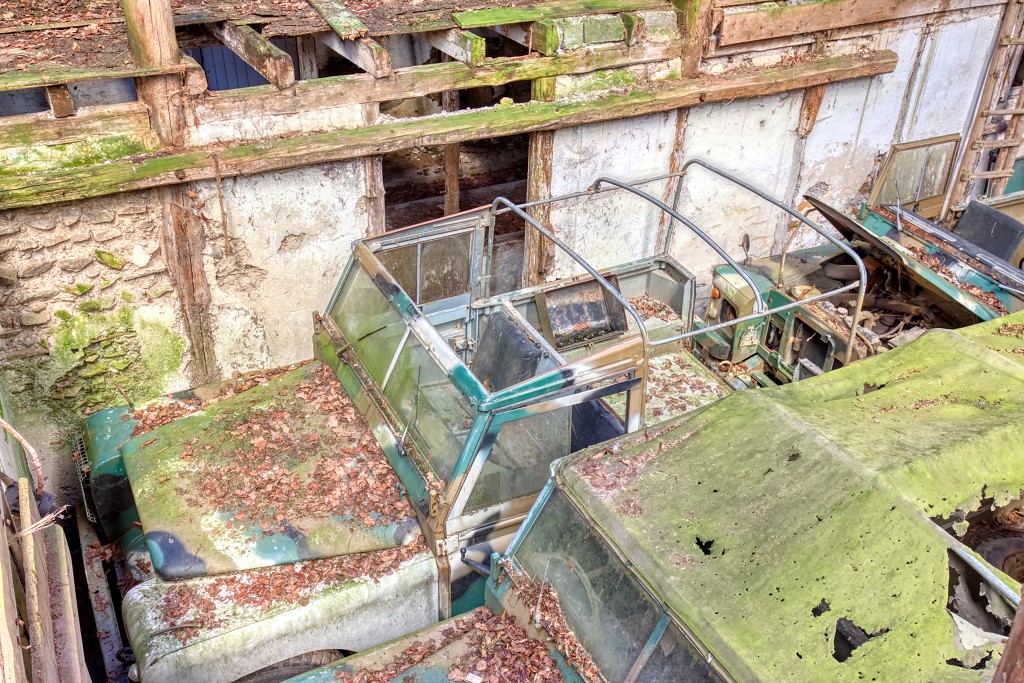 HDR urbex belgie belgique trash oldtimer Indiana Jones Farm ferme land rover rovers landrover landrovers defender defenders abandoned decay boerderij verlaten